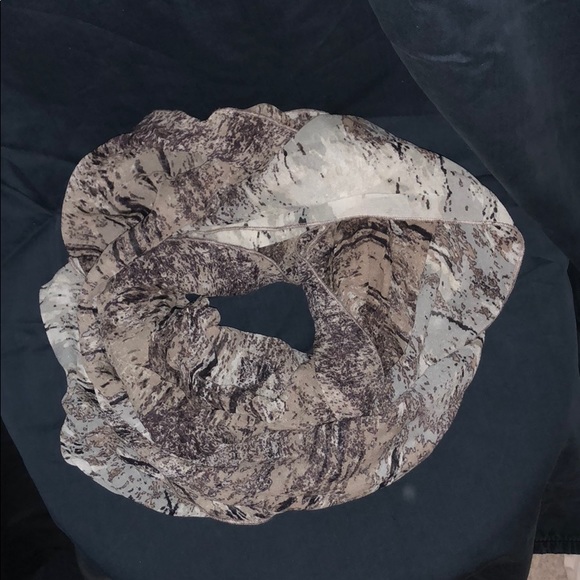 BCBGMAXAZRIA Purple Print Silk Scarf/ Wrap - Picture 5 of 6